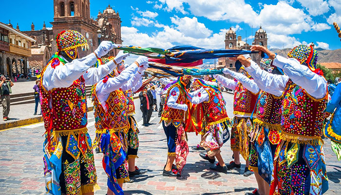 Desfiles de danzas típicas del cusco